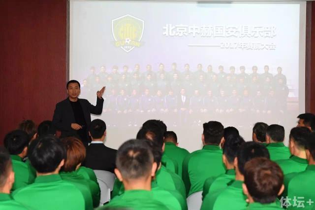 华语方面，吴宇森导演和《精武风云·陈真》也于1日晚抵达威尼斯但集体缺席开幕红毯。
