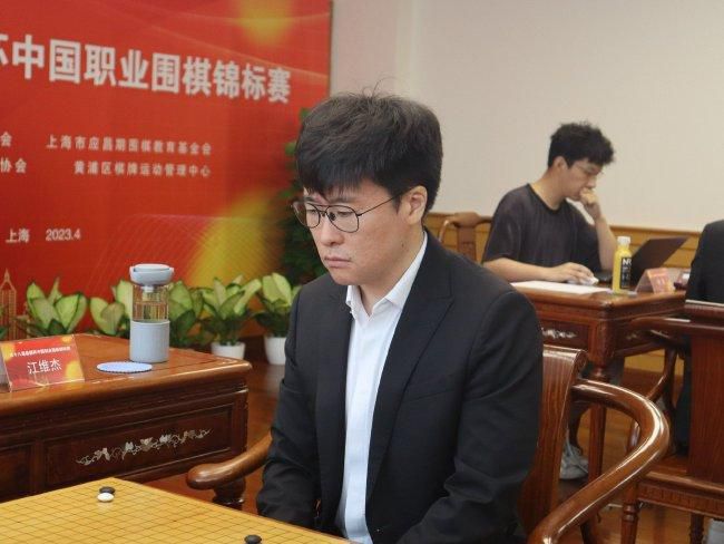 春节档新片暂列年度前三 2026-02-24 据网络平台数据，截至2月23日14时，2026年年度总票房（含预售）突破80亿！