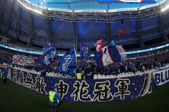盖尔·加朵曝新街拍 三胎孕肚显形 2021-04-21 当地时间4月20日，美国洛杉矶，“神奇女侠”盖尔·加朵现身斯蒂迪奥城街头。