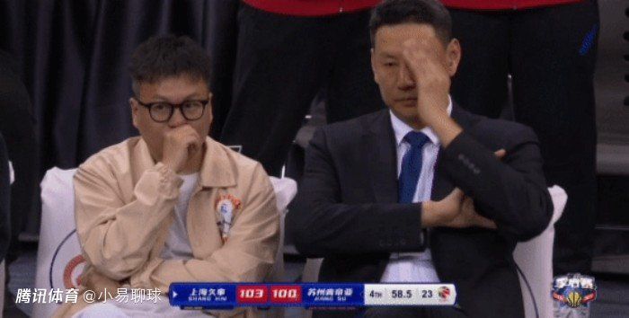 9月6日，艾玛的银行家男友男友JayBarrymore和她一起坐在校园中享受二人的幸福甜蜜 重回颜巅！