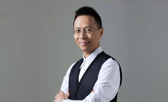 此外二人还分别上传了同框照，不仅有姐妹二人贴贴、灿笑的合影，宋慧乔的爱犬Ruby也可爱出境！