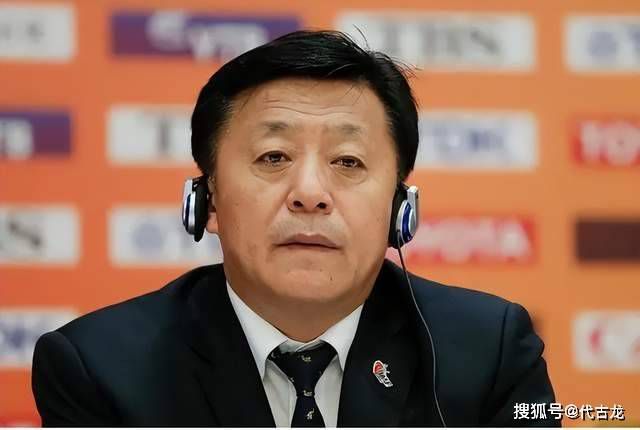 《艾米丽在巴黎》第四季曝剧照 2024-07-19 7月19日，爱情喜剧剧集《艾米丽在巴黎》第四季发布一组新剧照。