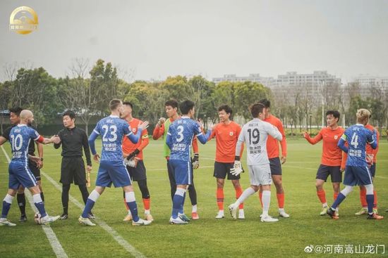 在这些剧照上，我们能看到克里斯·埃文斯所扮演的美国队长已经算是适应了现代社会的生活 “雷神”克里斯拍《猎人》 原野骑马造型狂野 2015-07-09 当地时间7月8日，电影《猎人》(the Huntsman)片场拍摄。