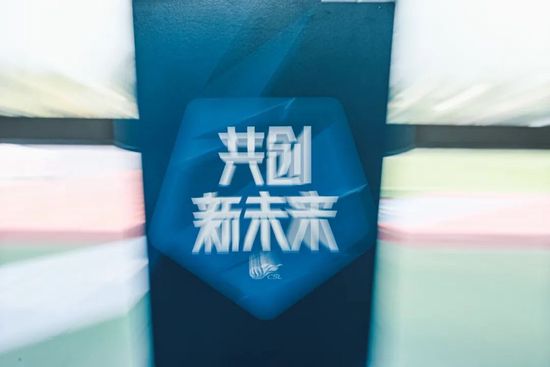 她非常乐观，能看到人性中最好的一面，她很善良。