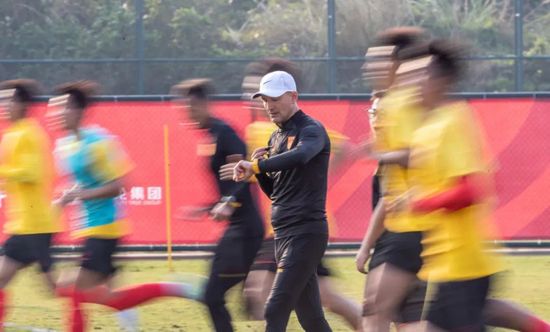 《小小的愿望》单日票房环比上升46%，累计票房2.51亿，晋升榜单亚军。