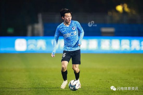 刚刚在2012年1月与前男友老牌男星神田正辉（61岁 长谷川京子与新藤晴一3个月闪电结婚 2008-10-25 23日，女演员长谷川京子宣布与刚交往三个月的吉他手新藤晴一闪电结婚。