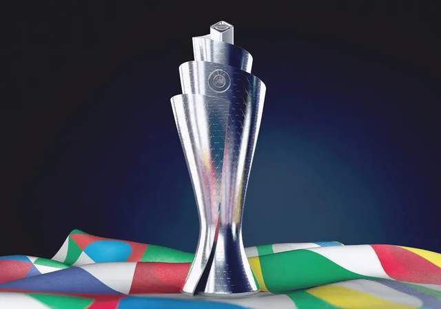 影片《我和我的家乡》单日票房2.53亿，累计票房10.73亿，成为国庆档首部破10亿的影片。