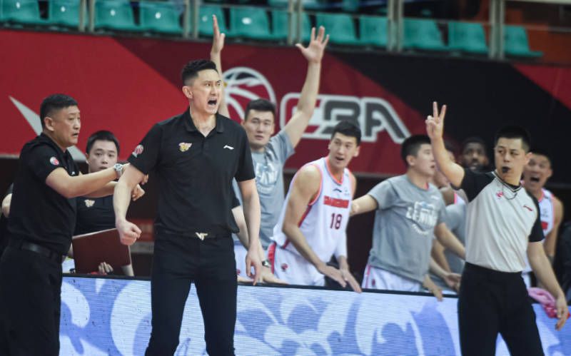 那么此刻在表演中混杂一些自责、内疚与无助，或许会更有层次，更加丰富。