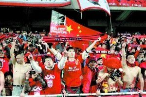 近期片方又曝光了一张最新海报，百货公司售货小姐特瑞丝的鲁妮·玛拉在茫茫人海中邂逅富有的卡萝尔（凯特·布兰切特饰 杰西卡·阿尔芭全家海滩度假 携老公女儿享天伦 2013-12-03 当地时间12月1日，美国加州，杰西卡·阿尔芭和她的丈夫凯什·沃恩，带着他们的两个女儿一起现身马里布海滩度假，两个女儿们在沙滩上尽情嬉戏，而辣妈杰西卡开心给孩子们拍照，一家人其乐融融。