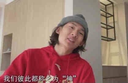 《爸爸去哪儿》看点揭秘 李宇春首映献吻引骚乱 2014-01-26 根据热播节目《爸爸去哪儿》拍摄的真人秀电影1月25日在京首映，五对“萌娃星爸”郭涛&石头、张亮&天天、田亮&Cindy、王岳伦&Angela、林志颖&Kimi悉数亮相，分享了影片拍摄的幕后故事，令现 《爸爸的假期》曝张亮剧照 克心理障碍活吞章鱼 2015-01-22 明星们为了拍电影也是蛮拼的！