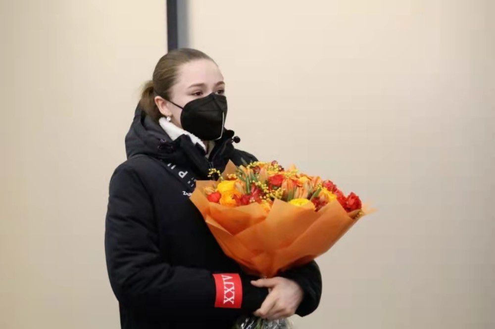 其中有网友称：“身材好棒！