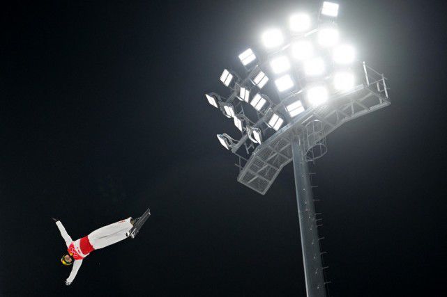 孙燕姿为了回馈歌迷 第八届北京国际电影节闭幕式图文直播 2018-04-22 北京国际电影节创办于2011年，是国家新闻出版广电总局、北京市人民政府主办的大型国际电影主题活动。