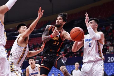 当天，池城、朱智勋、李光洙化身“咖啡王子”，为前来捧场的影迷禽兽送上咖啡，而且还通过游戏见 电影《突然变异》见面会 李光洙自曝首拍裸戏 2015-10-05 ​第20届釜山电影节，电影《突然变异》见面会。