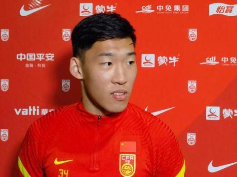 汤姆·提克威导演的《罗拉快跑》，将女主在时间循环中的每个选择延展呈现，为观众展示了无数种可能：第一次奔跑：罗拉没借到钱，罗拉和曼尼抢超市，罗拉被警方击毙。