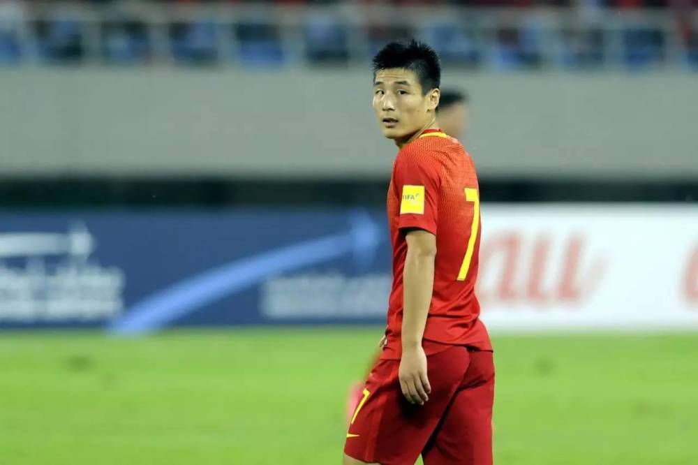 LadyGaGa新戏杀青后现身 顶鸡窝头穿热裤买咖啡 2021-05-18 当地时间5月17日，美国马里布，Lady Gaga现身街头。