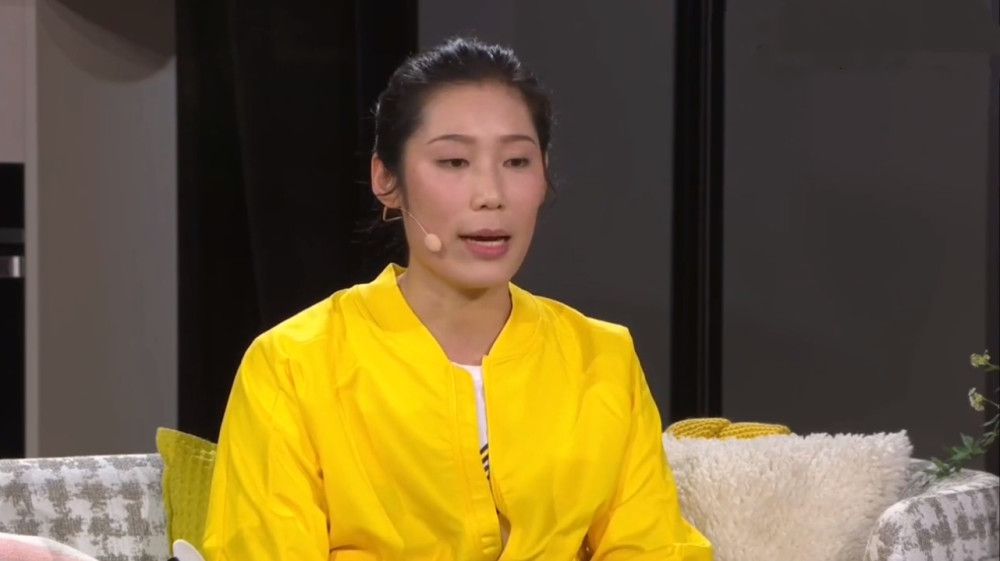 “即兴”与“谋杀”：矛盾名称背后的叙事巧思影片片名《即兴谋杀》本身便蕴含着张力——“即兴”指向随机应变，而“谋杀”则暗示精心策划。