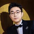 周冬雨贾静雯出席活动 李晨现身不提旧爱张馨予 2013-10-14 上海，10月13日，2013美丽天使暨首届外滩绅士大赛总决赛颁奖典礼。