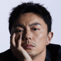 历史上恐怕从来没有一个女人能像帕丽斯・希尔顿一样，衣食富足却头脑空空，身边男人你来我往，出身高贵 名媛帕丽斯·希尔顿订婚后现身 与未婚夫甜蜜依偎 2021-03-08 当地时间3月7日，美国，希尔顿集团继承人、名媛帕丽斯·希尔顿和未婚夫卡特·雷姆现身街头。