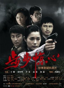 在现场，克鲁斯一身黑装现身，心情大好的他与主持人比赛玩橄榄球，让现场气氛十分活跃。