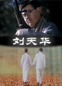到访的法国文化部长奥蕾丽·费利佩蒂女士为二人颁发勋章。
