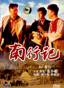 其中莉莉·柯林斯红唇妆容亮眼，笑容灿烂美丽。
