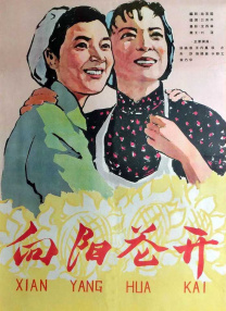 小弗林表情超萌很上镜，不时嘟嘴吐舌，母子出街温馨靓丽风景。