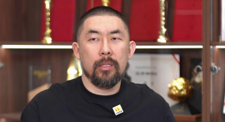 詹妮弗·劳伦斯探望患病儿童 奥斯卡影后爱心足 2013-12-25 近日，奥斯卡影后詹妮弗·劳伦斯来到她的家乡，美国路易维尔市的卡赛尔儿童医院，探望这里生病的孩子们，并向他们送去圣诞祝福。